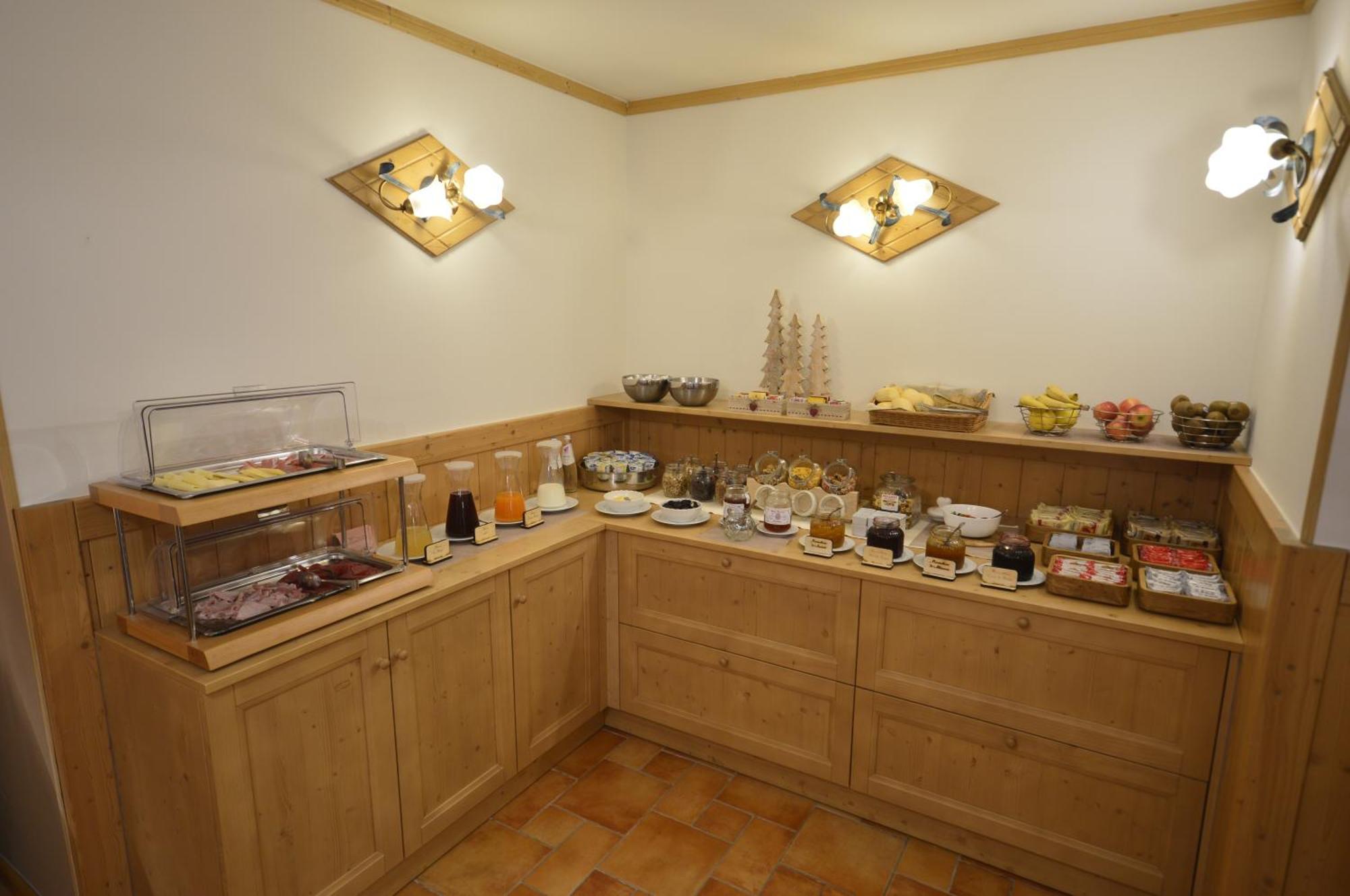 Hotel Garni Sant'Antonio Con Spa Мадонна-ди-Кампильо Экстерьер фото