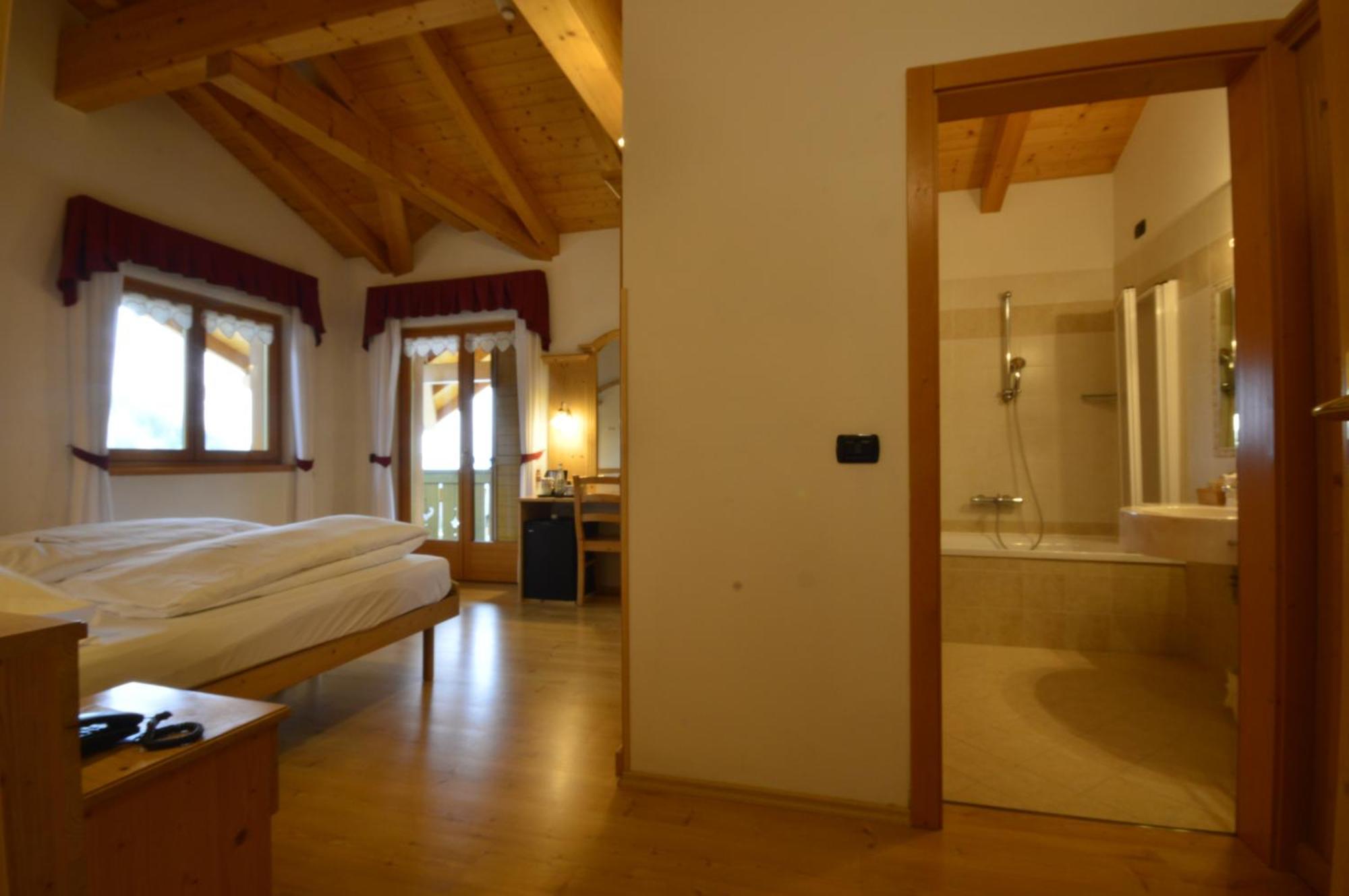 Hotel Garni Sant'Antonio Con Spa Мадонна-ди-Кампильо Экстерьер фото