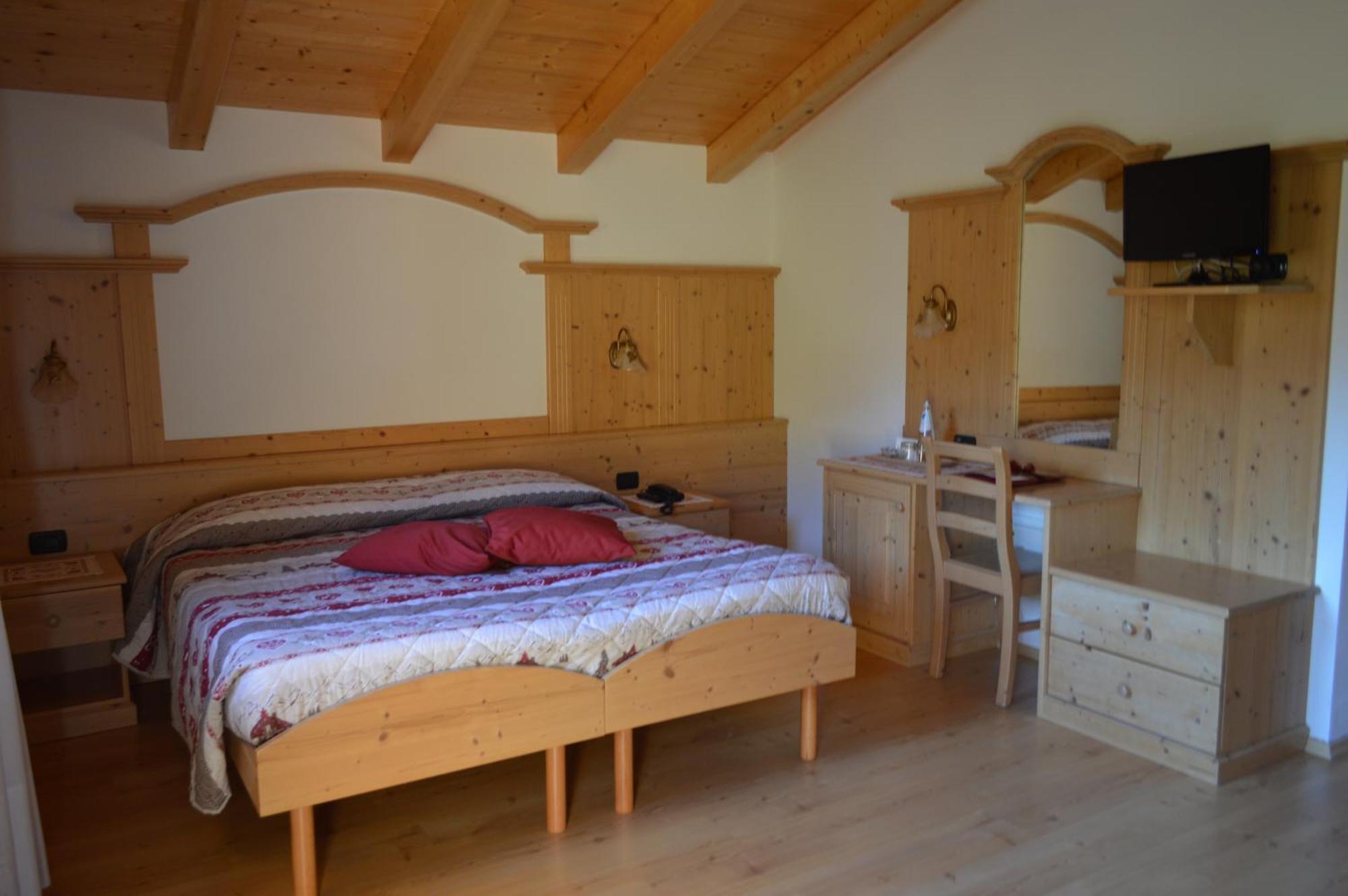 Hotel Garni Sant'Antonio Con Spa Мадонна-ди-Кампильо Экстерьер фото