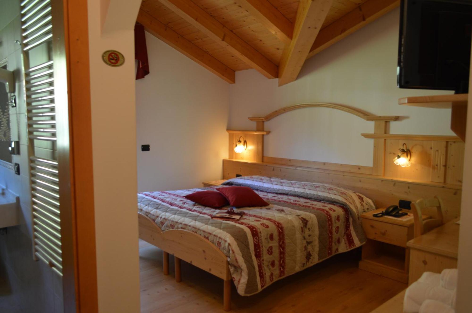Hotel Garni Sant'Antonio Con Spa Мадонна-ди-Кампильо Экстерьер фото
