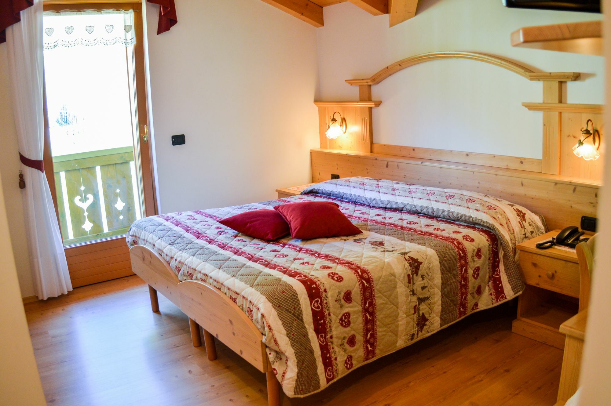 Hotel Garni Sant'Antonio Con Spa Мадонна-ди-Кампильо Экстерьер фото